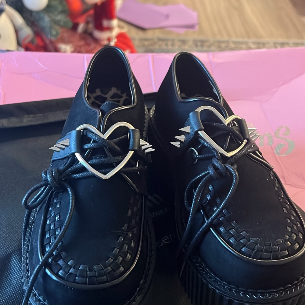 Demonia Black Dress Shoes with Heart Detail - Picture 2 of 2